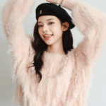 Lazy and relaxed high-end white woolen women's knitted sweater