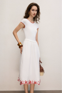 Rose embroidery contrasting color knitted dress, fashionable commuting waist cinching dress