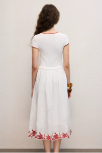 Rose embroidery contrasting color knitted dress, fashionable commuting waist cinching dress
