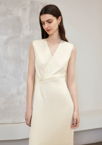 Advanced V-neck sleeveless dress