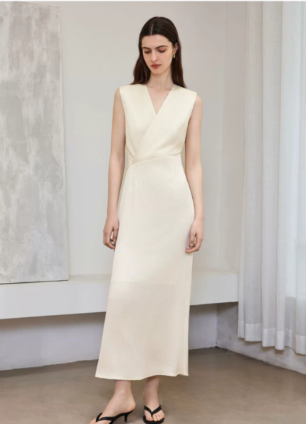 Advanced V-neck sleeveless dress