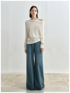 Flat shoulder pile neck knitted sweater with bat sleeves for women