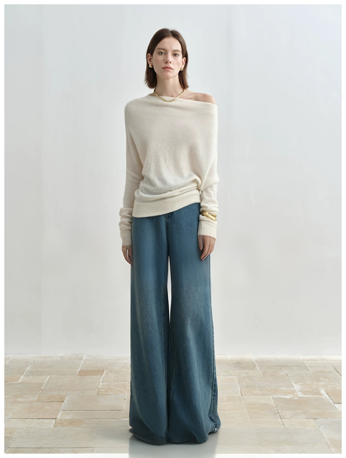 Flat shoulder pile neck knitted sweater with bat sleeves for women Flat shoulder pile neck knitted sweater with bat sleeves for women