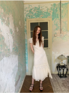 Lotus leaf sleeve V-neck lace patterned skirt