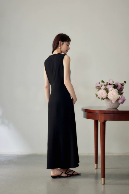 Sleeveless large swing fish tail dress, simple and slimming, elegant and graceful long skirt