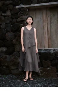 Cloud wrinkled V-neck sleeveless dress