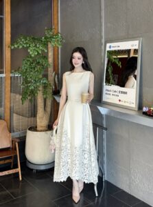 One neck acetic acid sleeveless dress with lace patchwork long skirt