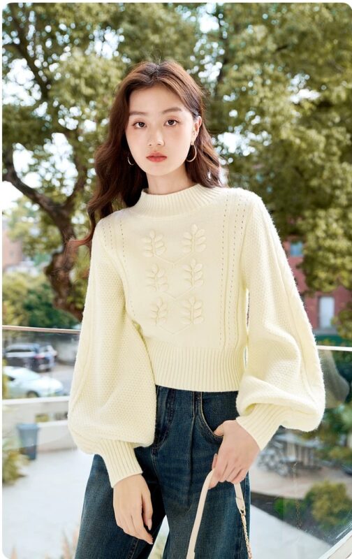 New short outerwear with lantern sleeves and knitted sweater