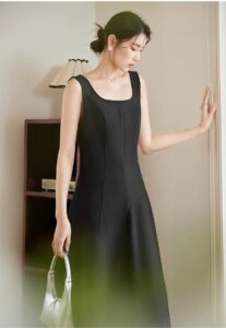 Elegant minimalist three-dimensional cut sleeveless dress