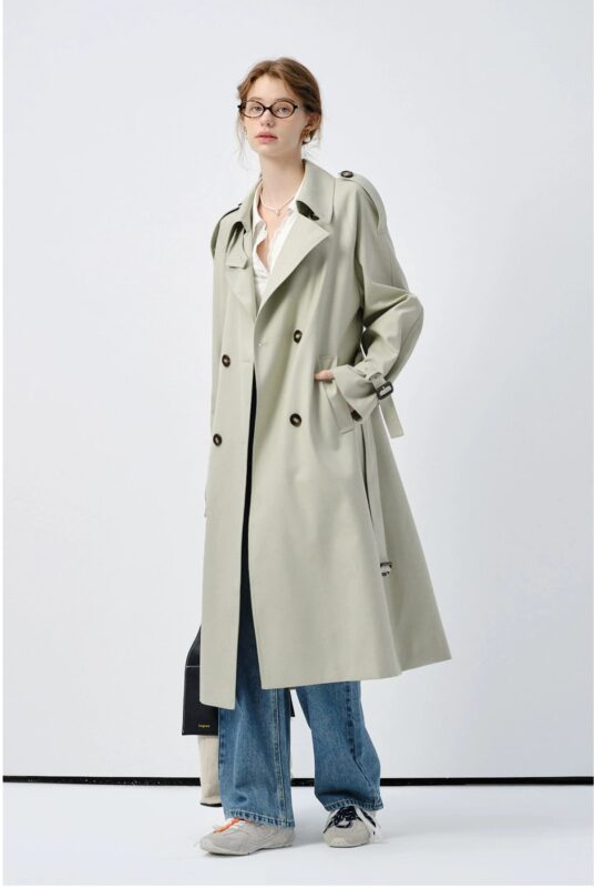 Small British style silhouette windbreaker jacket
