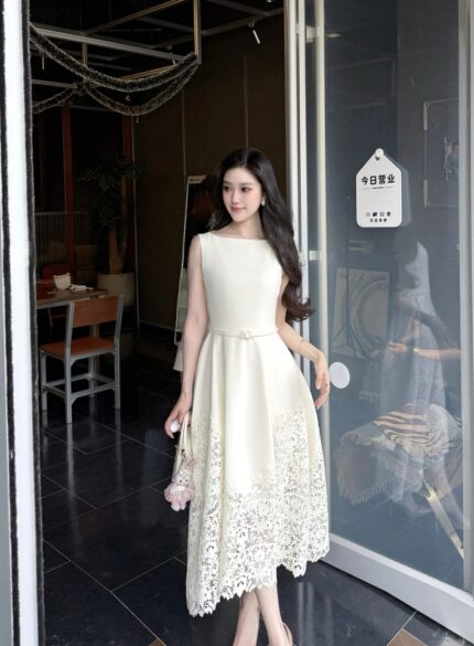 One neck acetic acid sleeveless dress with lace patchwork long skirt