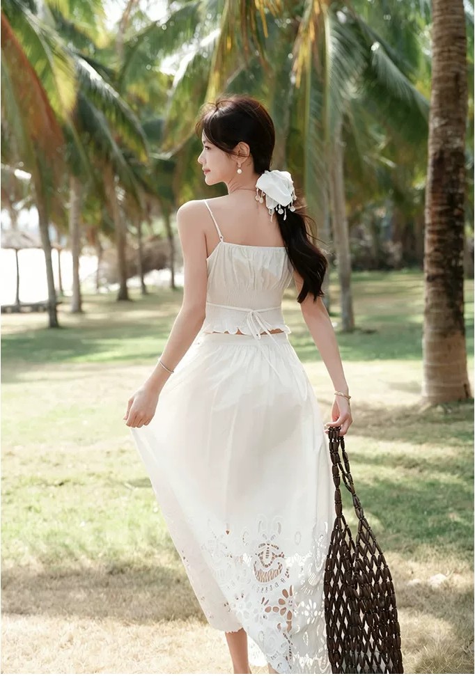 Hollow embroidered cotton skirt vacation set Hollow embroidered cotton skirt vacation set
