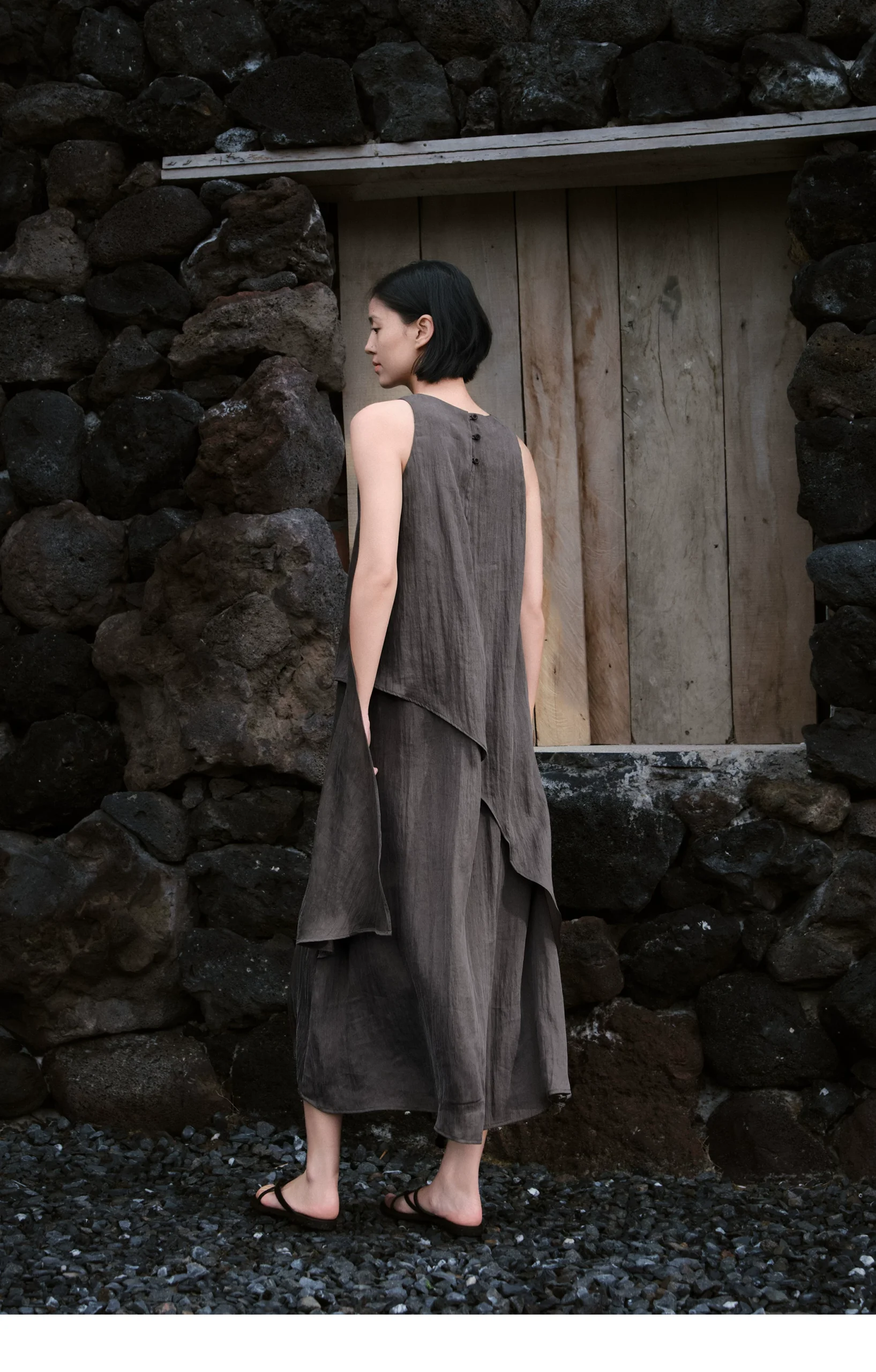 Cloud wrinkled V-neck sleeveless dress Cloud wrinkled V-neck sleeveless dress