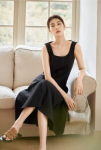 Elegant minimalist three-dimensional cut sleeveless dress