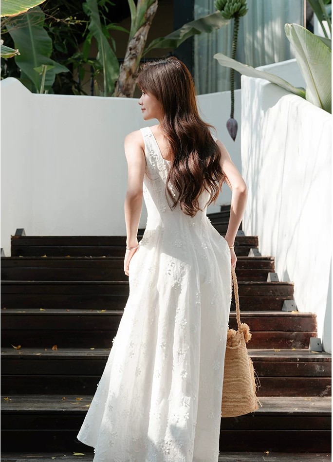 French U-neck spaghetti strap dress French U-neck spaghetti strap dress