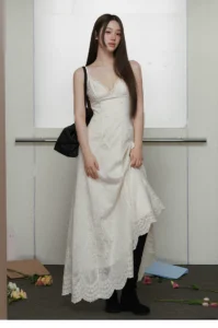 Embroidered V-neck temperament waist cinching suspender long dress