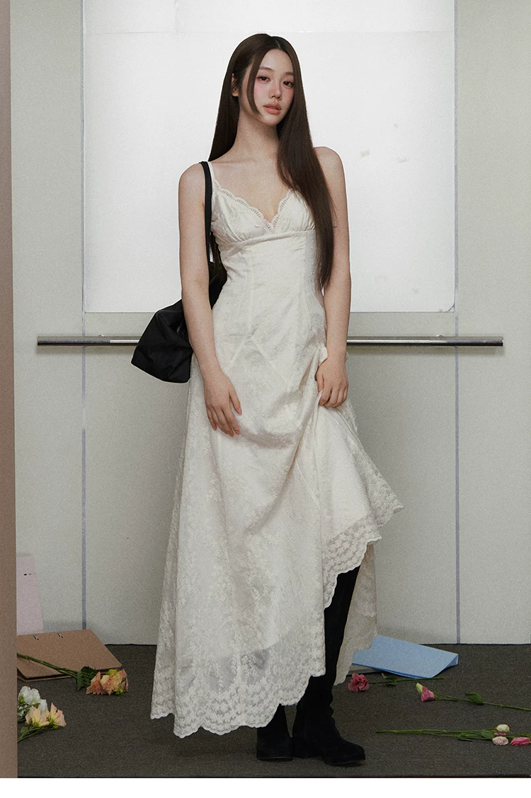 Embroidered V-neck temperament waist cinching suspender long dress Embroidered V-neck temperament waist cinching suspender long dress