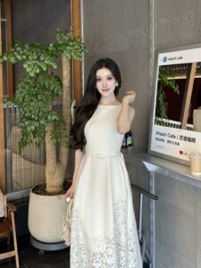 One neck acetic acid sleeveless dress with lace patchwork long skirt