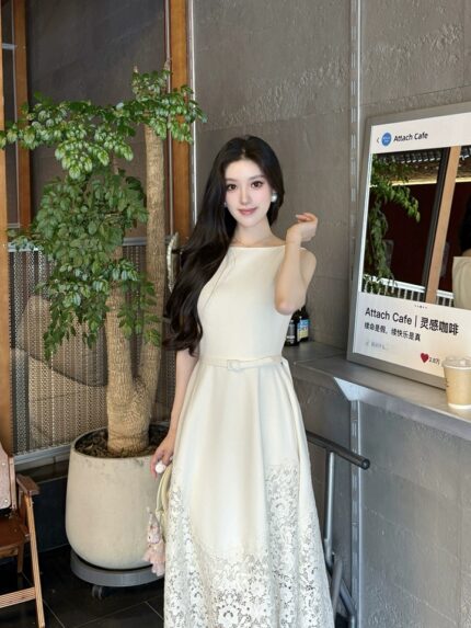 One neck acetic acid sleeveless dress with lace patchwork long skirt