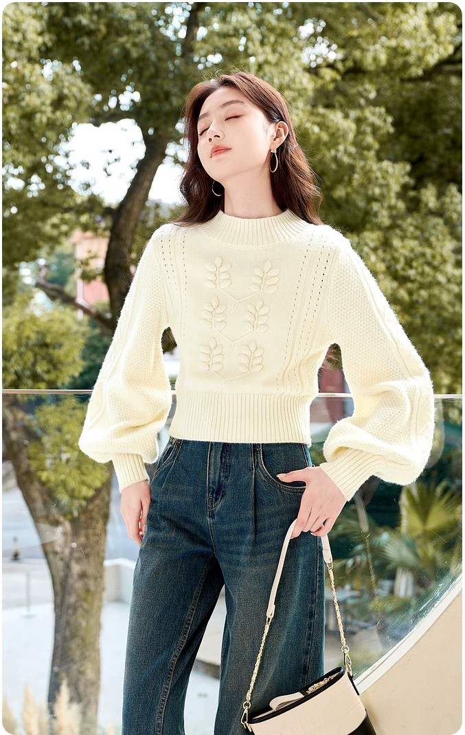 New short outerwear with lantern sleeves and knitted sweater New short outerwear with lantern sleeves and knitted sweater