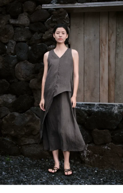 Cloud wrinkled V-neck sleeveless dress