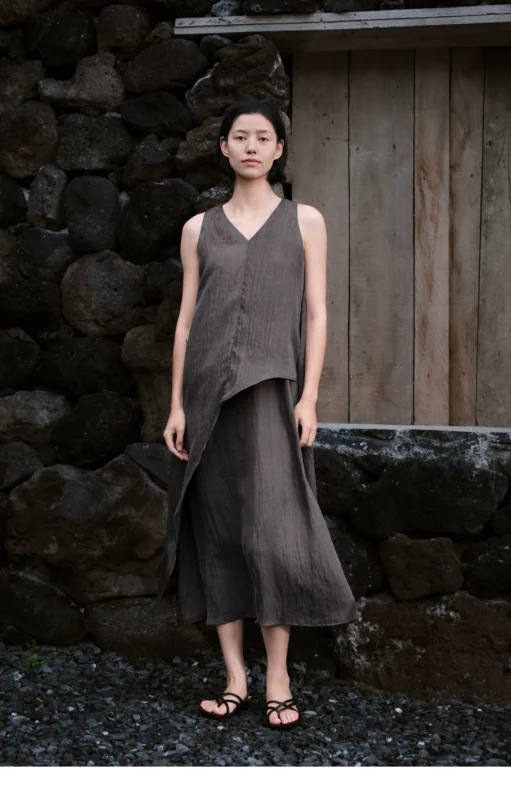 Cloud wrinkled V-neck sleeveless dress