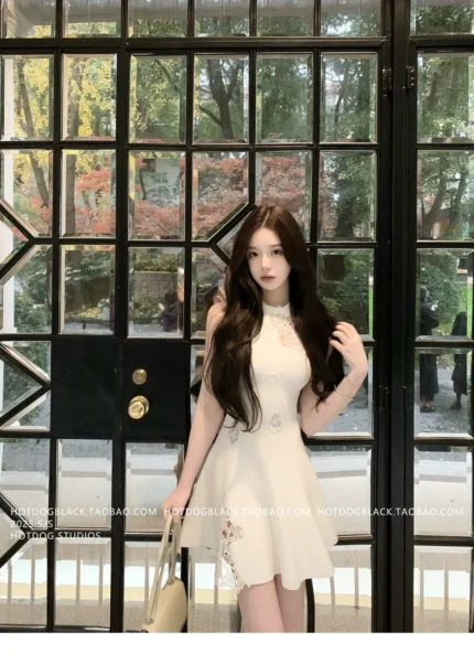 White lace hollow out design sleeveless dress short skirt