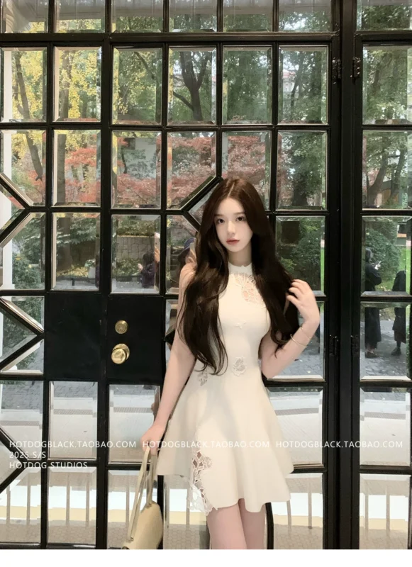 White lace hollow out design sleeveless dress short skirt