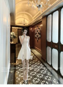 White lace hollow out design sleeveless dress short skirt