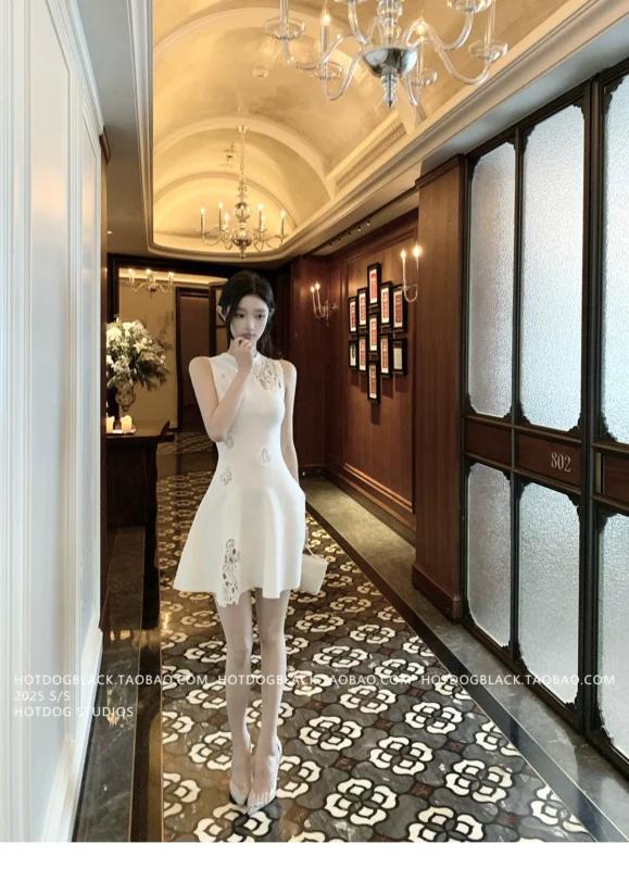 White lace hollow out design sleeveless dress short skirt