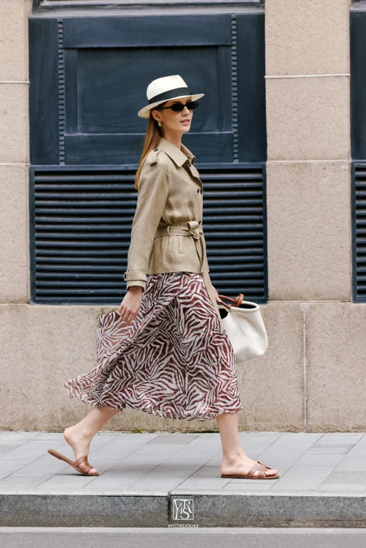 Printed vertical cut elegant and high-end half skirt