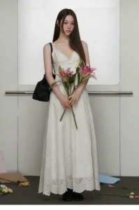 Embroidered V-neck temperament waist cinching suspender long dress
