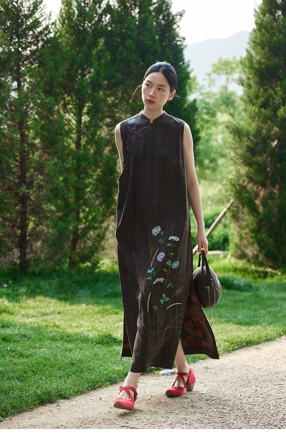 Fragrant cloud gauze daisy patch embroidered loose cheongsam skirt Fragrant cloud gauze daisy patch embroidered loose cheongsam skirt
