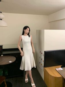 Sleeveless waist cinching slimming elegant light fishtail dress