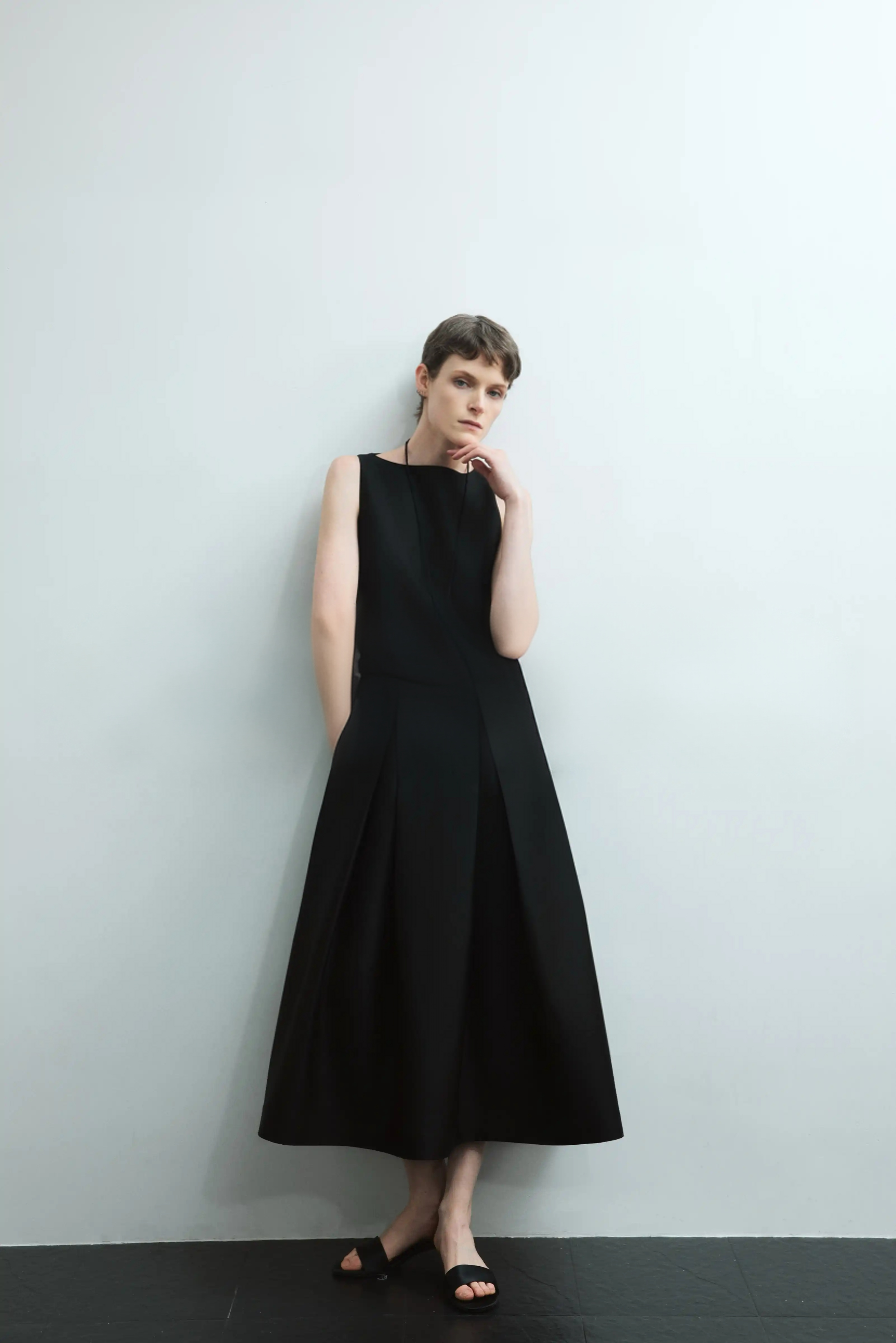 90 Retro Fashionable Low Waist Sleeveless Dress Small Black Dress 90 Retro Fashionable Low Waist Sleeveless Dress Small Black Dress