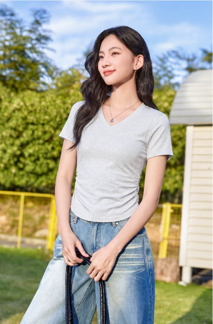 White V-neck short sleeved T-shirt for women