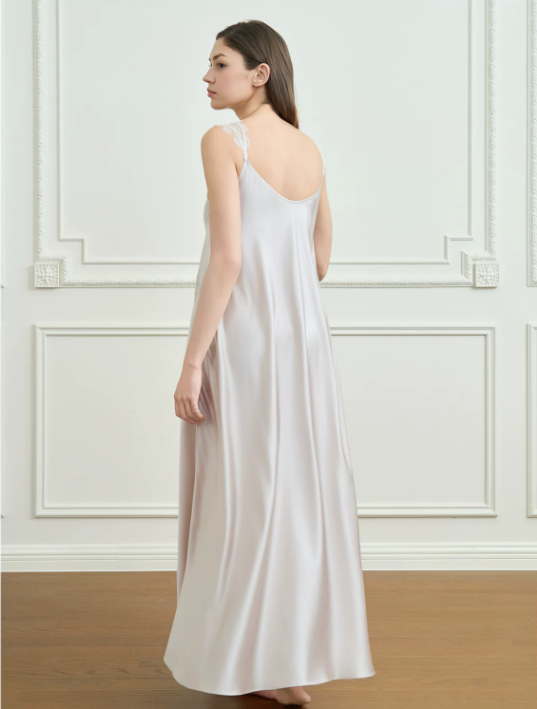Mulberry silk dress, skin friendly and breathable lace carved nightgown Mulberry silk dress, skin friendly and breathable lace carved nightgown