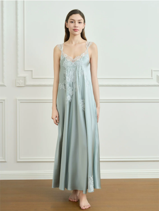 Mulberry silk dress, skin friendly and breathable lace carved nightgown Mulberry silk dress, skin friendly and breathable lace carved nightgown