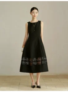 Exquisite lace hollowed out sleeveless dress with a large swing style