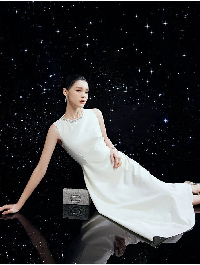 Beaded Audrey Hepburn-style white dress Beaded Audrey Hepburn-style white dress