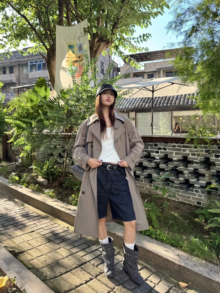 Classic trench coat with a drooping British style casual short jacket, mid to long length Classic trench coat with a drooping British style casual short jacket, mid to long length