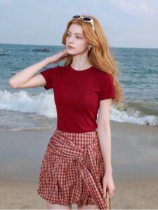 Red round-neck regular-shoulder short-sleeved T-shirt