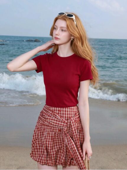 Red round-neck regular-shoulder short-sleeved T-shirt