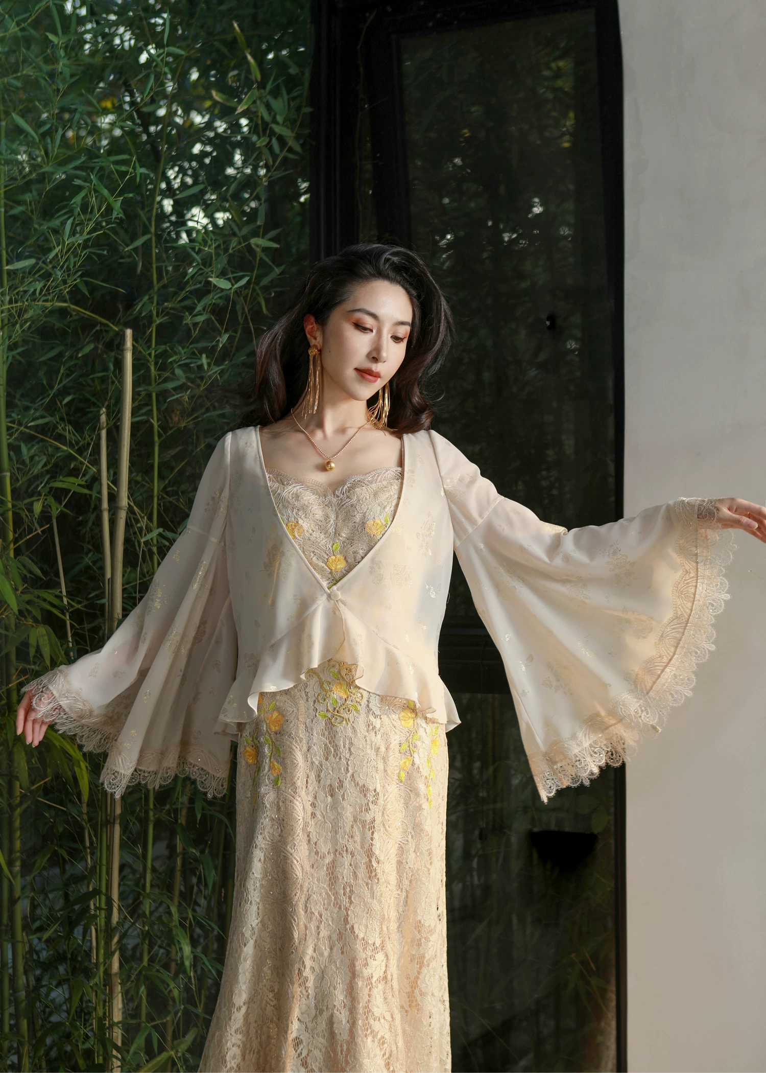 Coated Gold Car Bone Lace Heavy Industry Rose Embroidery Set Coat Dress Coated Gold Car Bone Lace Heavy Industry Rose Embroidery Set Coat Dress