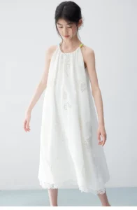 Hollow embroidery bead fake two pieces of pure white lace sleeveless vest hanging neck dress