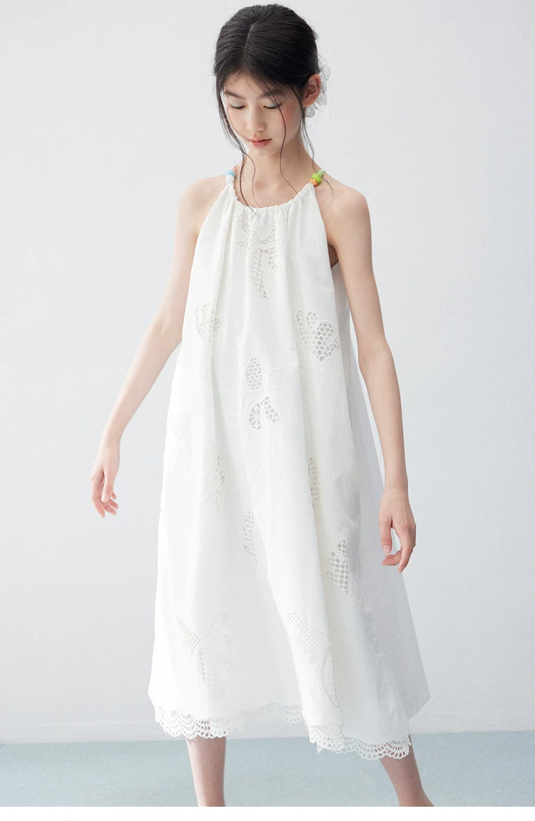Hollow embroidery bead fake two pieces of pure white lace sleeveless vest hanging neck dress Hollow embroidery bead fake two pieces of pure white lace sleeveless vest hanging neck dress