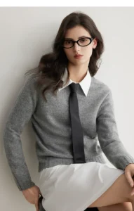 Seamless one-piece semi high neck sweater
