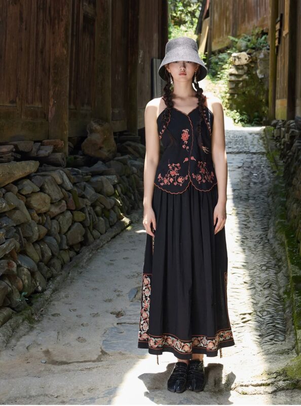 Narrow shoulder slimming top, umbrella hanging skirt