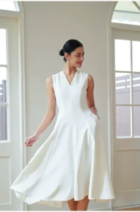 Classic V-neck large swing slim fit fashionable dress with proportional display