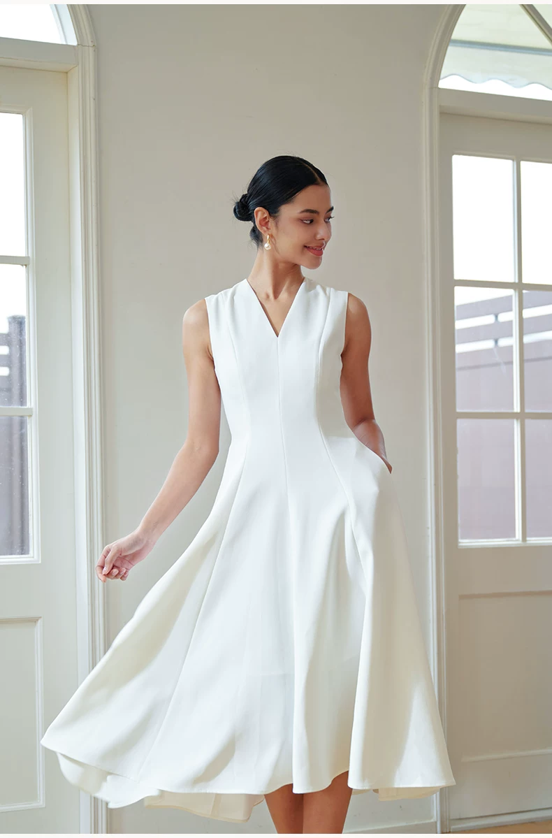 Classic V-neck large swing slim fit fashionable dress with proportional display Classic V-neck large swing slim fit fashionable dress with proportional display